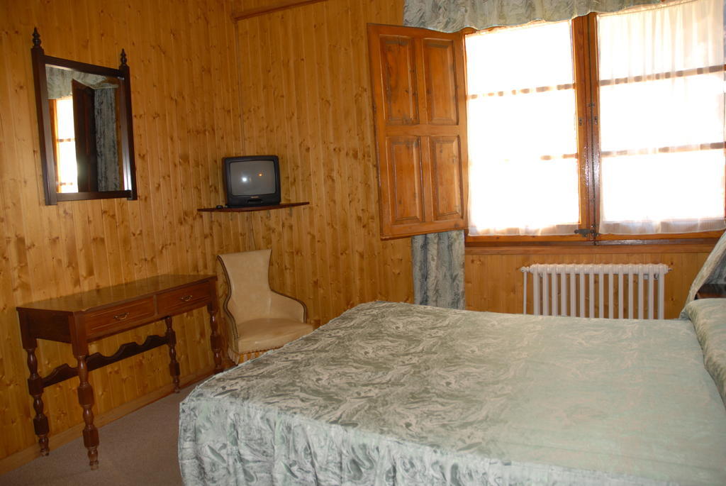 Hotel Europa Les Chambre photo